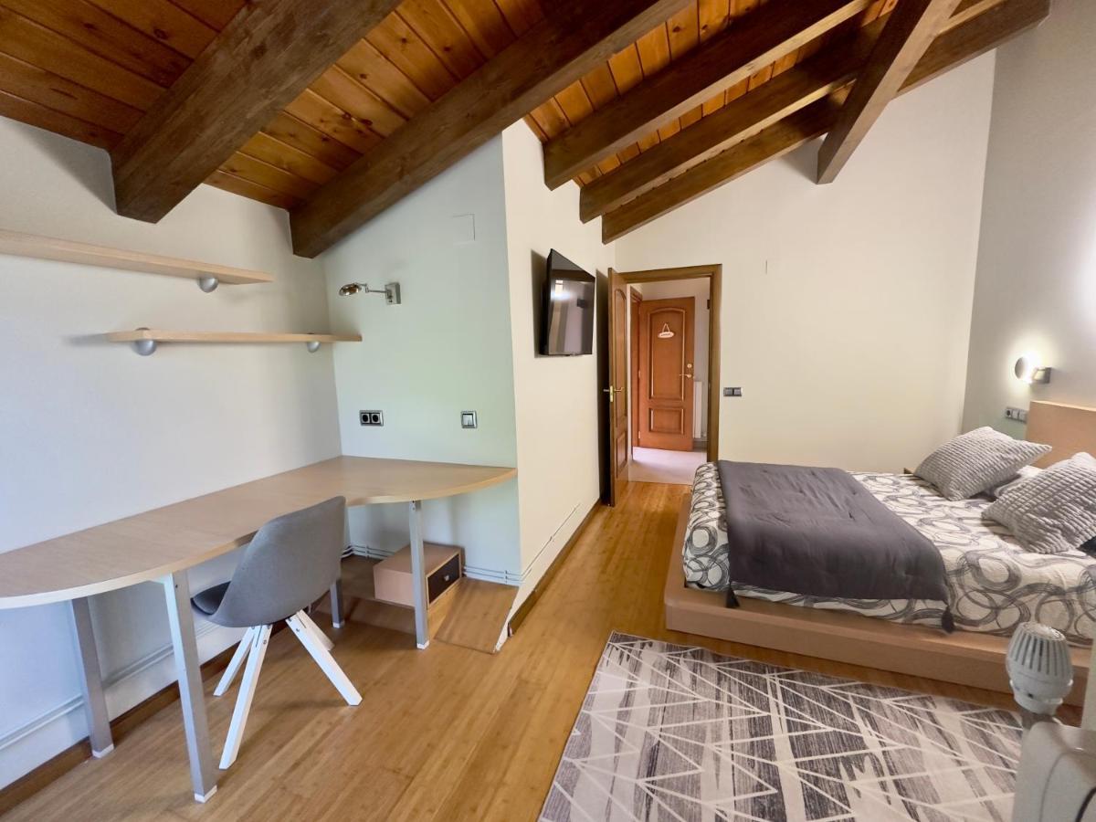 La Llardana Pension Benasque Buitenkant foto