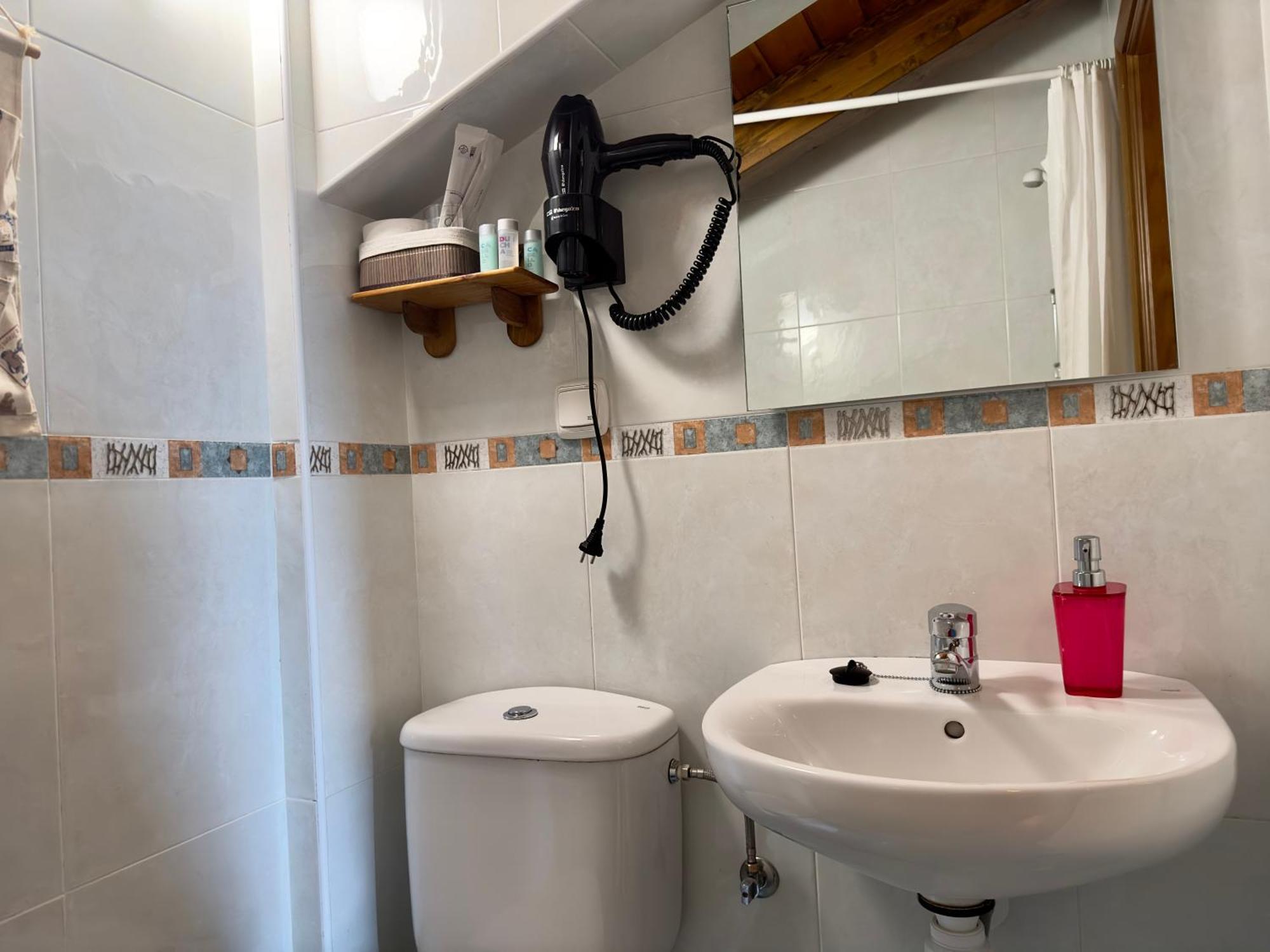 La Llardana Pension Benasque Buitenkant foto