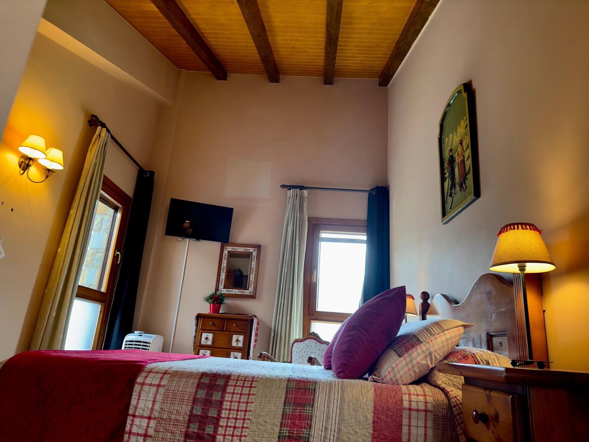 La Llardana Pension Benasque Buitenkant foto
