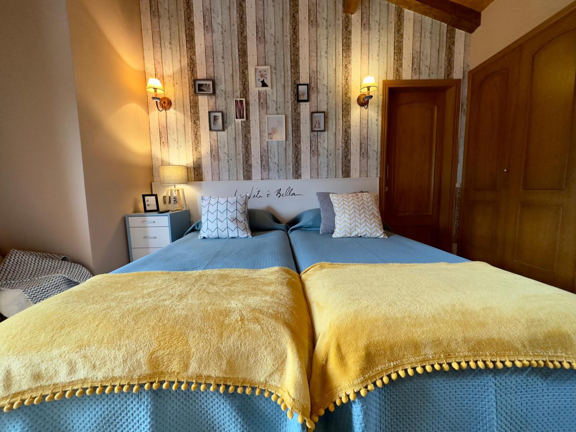 La Llardana Pension Benasque Buitenkant foto