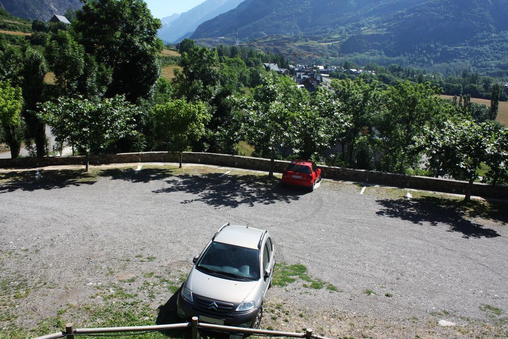 La Llardana Pension Benasque Buitenkant foto