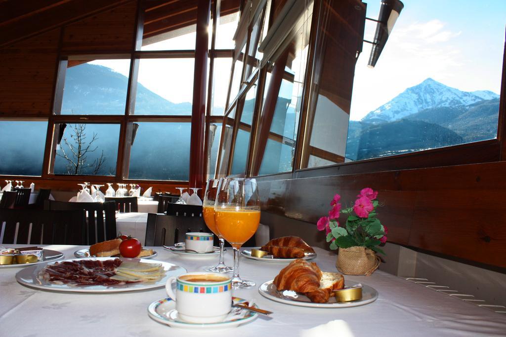 La Llardana Pension Benasque Buitenkant foto