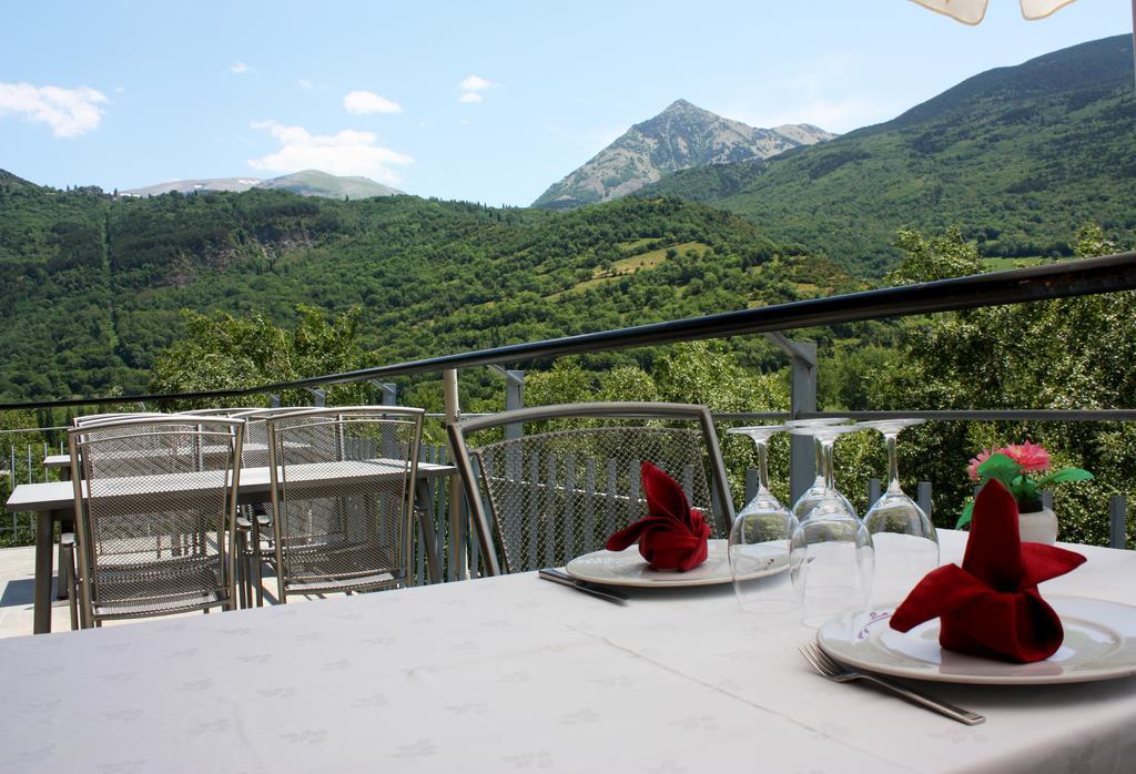 La Llardana Pension Benasque Buitenkant foto