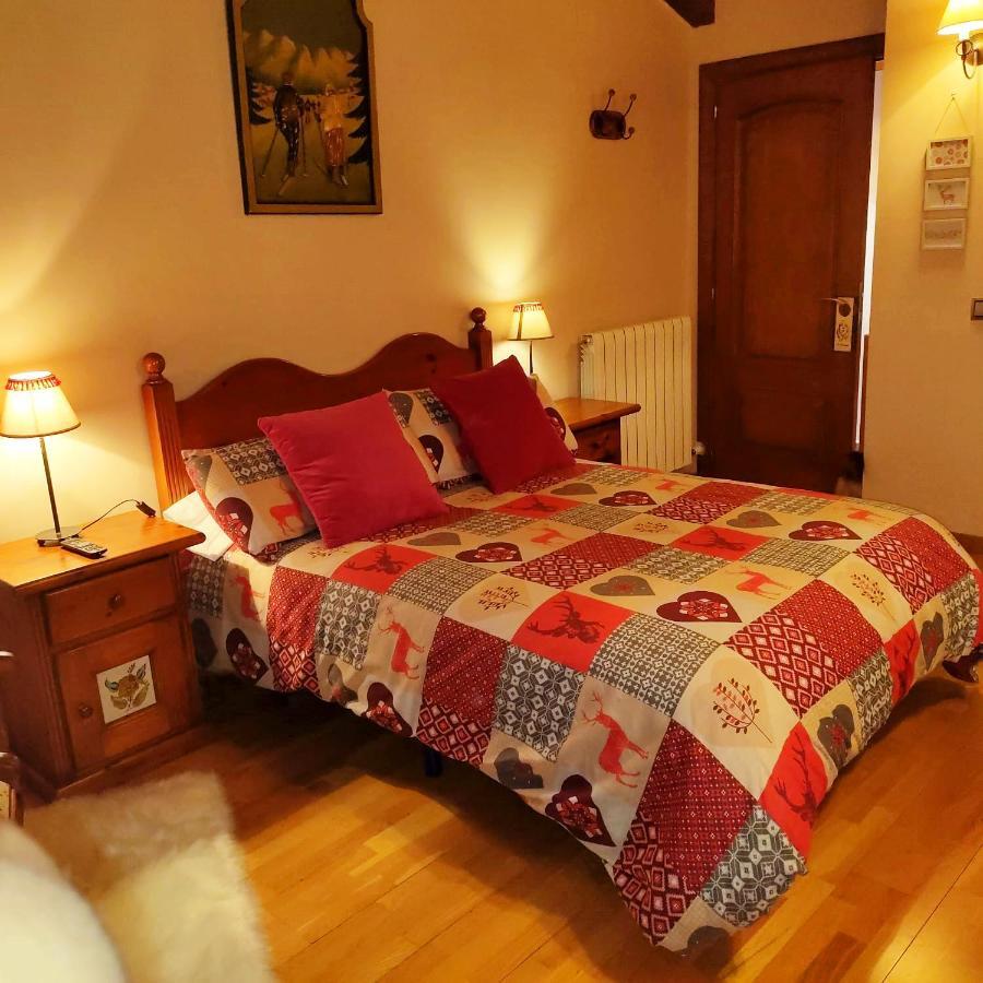 La Llardana Pension Benasque Buitenkant foto